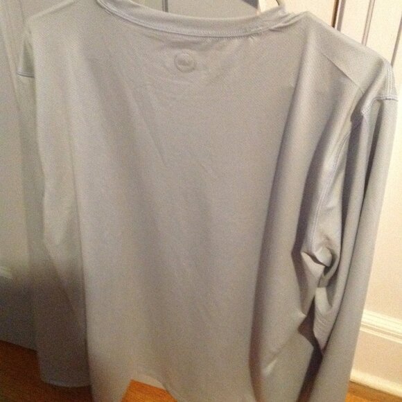 Vineyard Vines Men's Long Sleeve Performance Gray T-Shirt - New with Tags - Picture 4 of 4
